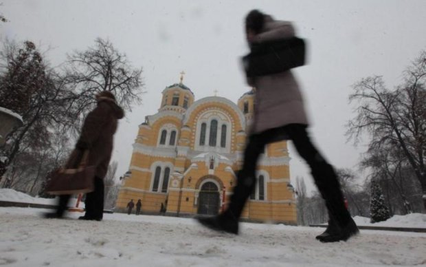 Погода 17 марта: зима и весна растерзают Украину пополам