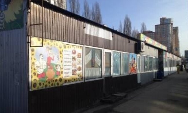 Жителі столичного Академмістечка залишилися без секонд-хенду (фото)