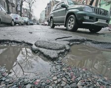 Київавтодор ткнули носом у столичні дороги