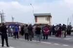 У Дагестані мітингувальники перекрили трасу. Фото: скриншот з відео