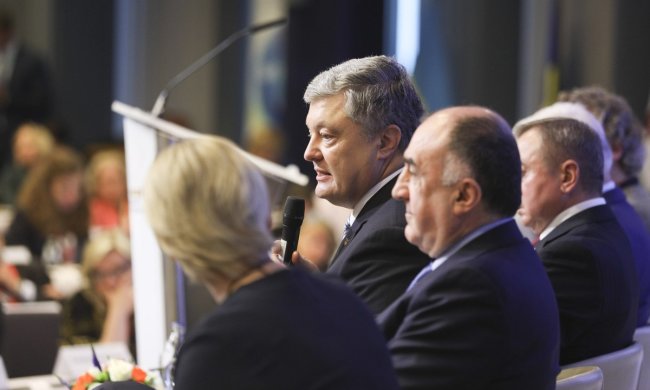 Порошенко оставил Зеленскому список дел: "Берегите доверие"