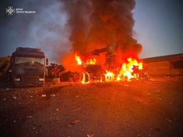Рятувальники ДСНС ліквідовують наслідки обстрілу Чернігівщини
