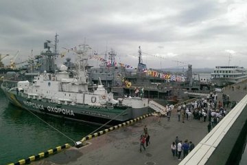 День ВМС в Одессе: экскурсии на военных кораблях и футбол (фото)