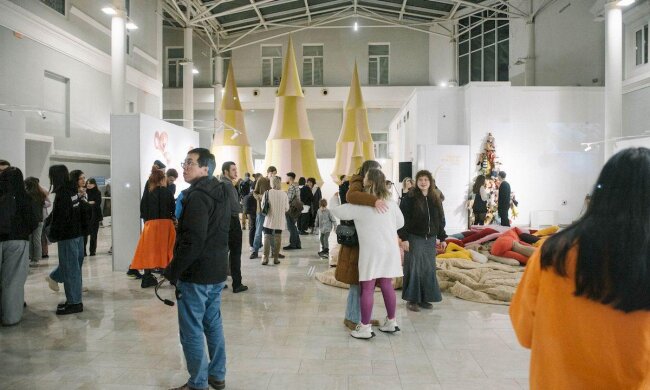 Украинцы, выставка, фото из соцсетей