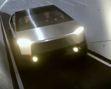 Tesla Cybertruck в туннеле HyperLoop, скриншот