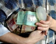Українців змусять платити податок на свої заощадження
