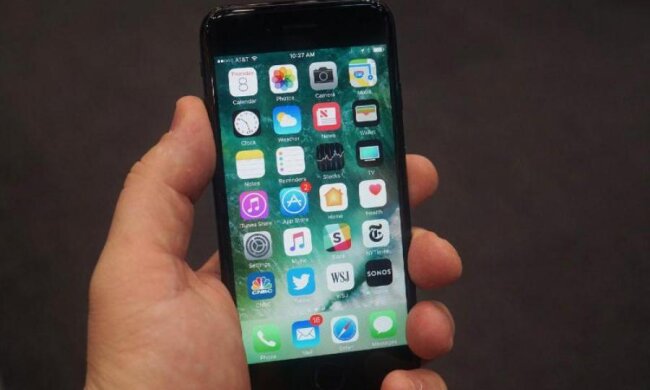 Тупий росіянин судиться з Apple через вкрадений iPhone