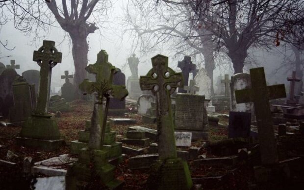 Плохие приметы на похоронах: эти действия могут принести смерть в ваш дом