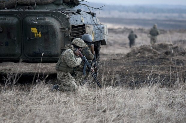 Бойовики стягнули всю техніку до українського кордону, погрожують "повною боєготовністю"