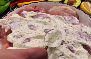 Курячі стегна з ананасом, кадр з відео