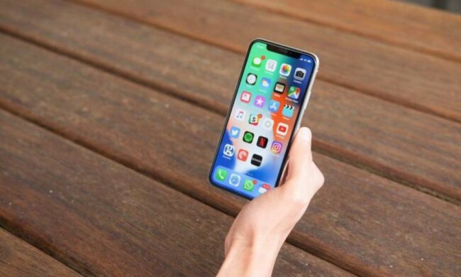 Apple змусила власників iPhone X страждати