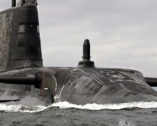 Английская подлодка протаранила торговое судно