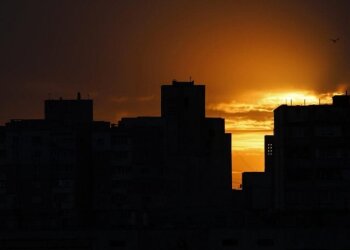 Аварійні відключення світла в Києві після атаки РФ