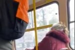 Чоловік накинувся на пенсіонерку, кадр з відео: Facebook