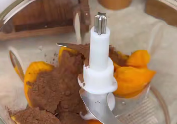 Шоколадний десерт із хурми, кадр з відео