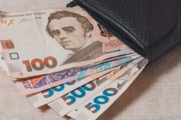 Гроші, гривні, гаманець