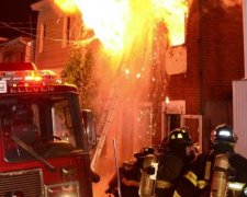 Працюють сотні рятувальників: моторошна пожежа охопила цілий квартал