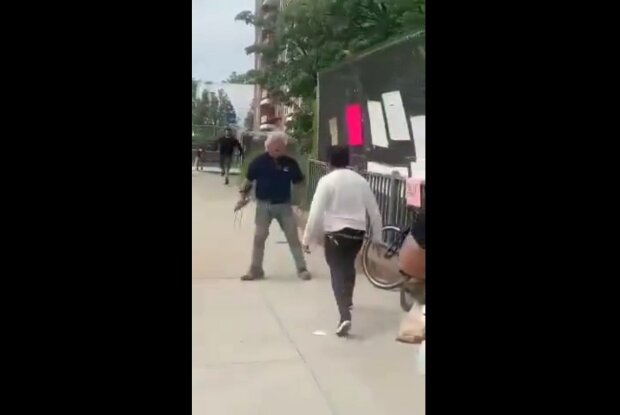 "Я вас вб'ю!" – в Нью-Йорку чоловік з лезами Росомахи хотів розпотрошити протестувальників