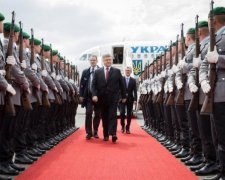 Порошенка з помпою зустріли у Німеччині