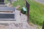 На Тернопільщині облаштували могилу на доріжці - "Як пройти процесії з труною?"
