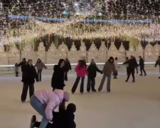 Українці, ковзанка, кадр з відео