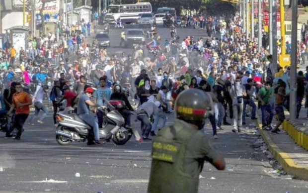 Протести у Венесуелі стали копією київського Майдану: відео