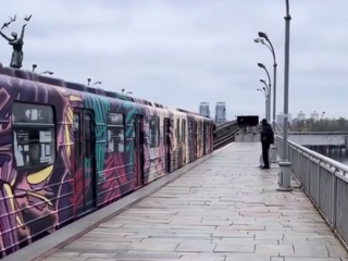 Метро, Київ, кадр з відео