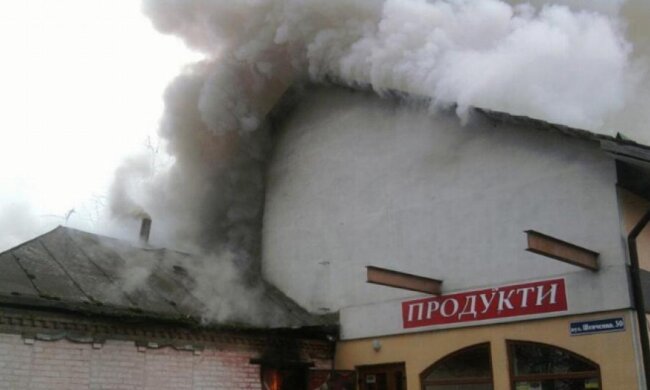 Продуктовий магазин чотири години палав на Полтавщині