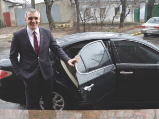 Сєнкевич та його Lexus, фото з вільних джерел