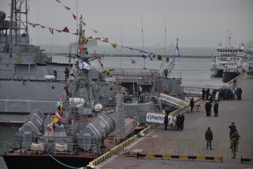 Украинский корабль неожиданно открыл огонь в Черном море: что происходит