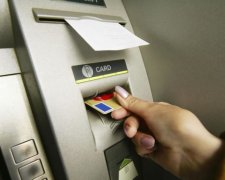 Банкомат зажевал карту: причины и способы возврата