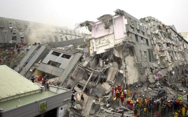 Землетрясение на популярном курорте: обрушился отель с десятками туристов