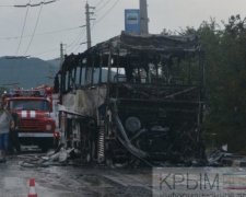 В Криму згорів дотла пасажирський автобус
