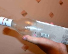 Росіянин прославився експрес-поглинанням горілки прямо в магазині