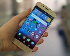 У мережу злили живі фото трьох смартфонів від Moto