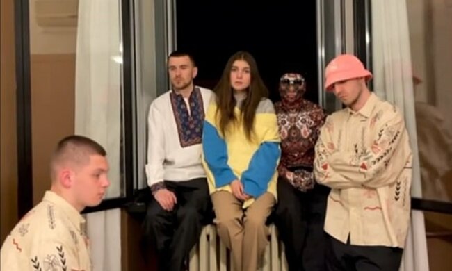 Jerry Heil и Kalush Orchestra, скриншот из видео