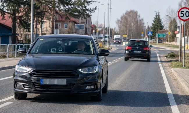 Немаркированный автомобиль контроля скорости в Польше