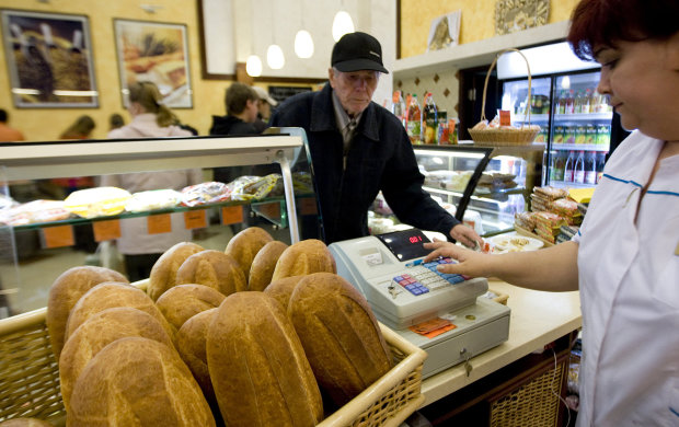 Рост пенсий спровоцировал резкое подорожание хлеба: из украинцев вытрясут последнее