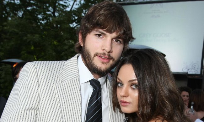 Міла Куніс і Ештон Катчер пристрасно злилися в екстазі просто на вулиці: фото 18+