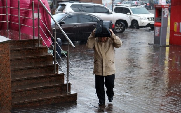 Синоптики посоветовали украинцам прихватить зонтики