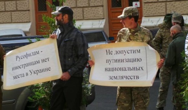 "Правый сектор" заблокировал "сепаратистскую" конференцию в Одессе