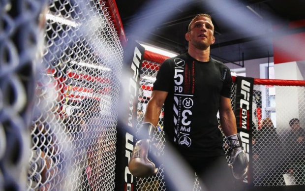 UFC: Диллашоу прокомментировал отказ Джонсона от боя