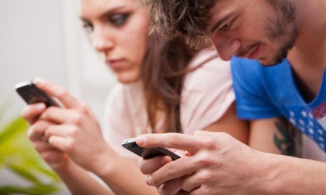 Страховка и фото: Facebook требует от пользователей новую информацию