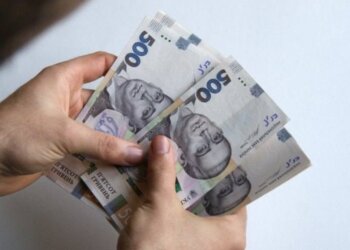 Грошова допомога ВПО. Фото: dengi