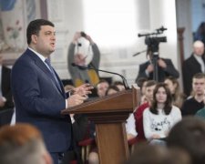 Студентка прославилась на всю Украину, достойно ответив Гройсману: видео