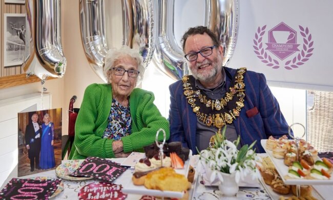 100-летняя британка, фото: inyourarea.co.uk
