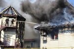 У Бердянську спалахнув люксовий готель, постояльці вибігали в самих рушниках — згоріло все