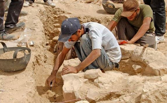 На Винниччине археологи раскопали уникальный артефакт бронзового века: "Что-то похожее на человека"
