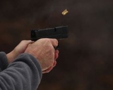 Вооруженный велосипедист выстрелил в курсанта посреди улицы