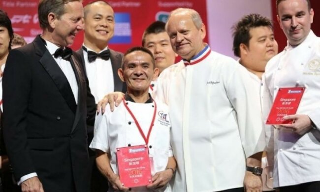 Уличную закусочную в Сингапуре отметили ресторанным "оскаром"